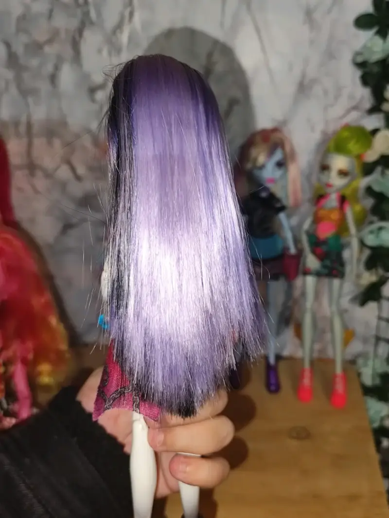 Muñeca de colección con vestido estampado, spectra - 3