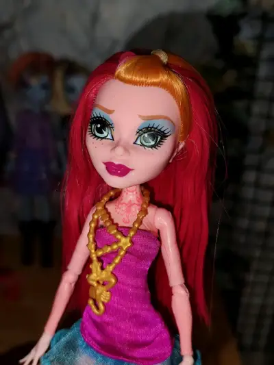 Muñeca Monster High con cabello rojo, gigi - miniatura 2