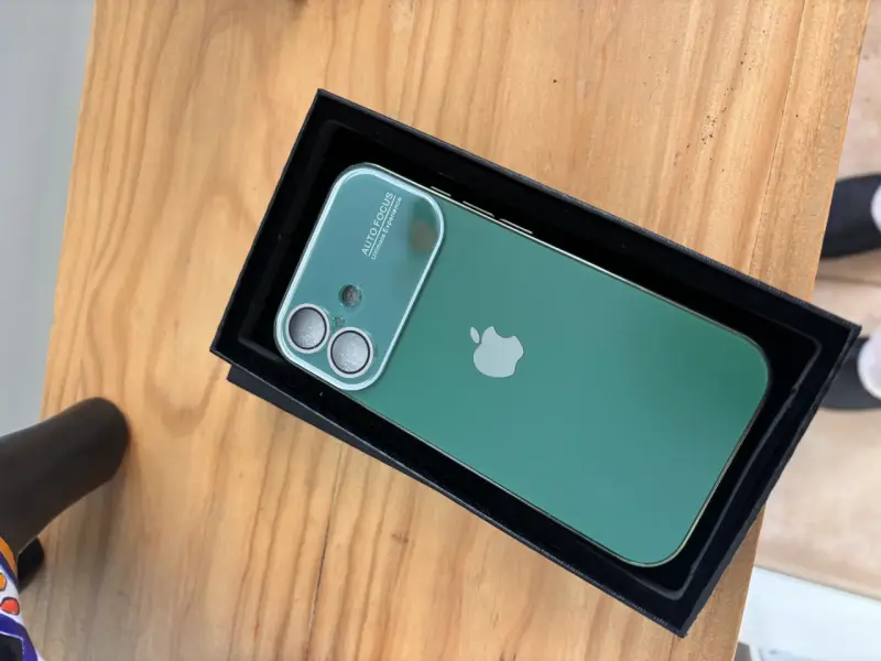 CARCASA iPhone 16 verde con caja - 3