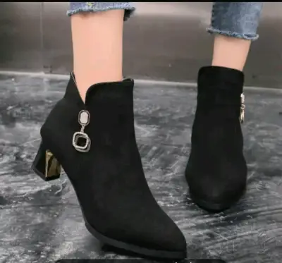 Botines de tacón medio negros con detalle decorativo - miniatura 2
