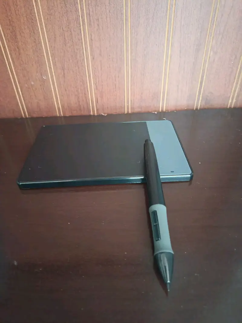 Tableta gráfica Huion con lápiz USB - 2