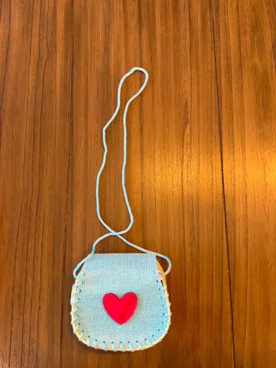 Carterita niña con diseño de corazón y flor - miniatura 1