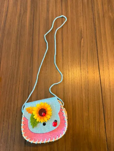 Carterita niña con diseño de corazón y flor - miniatura 2
