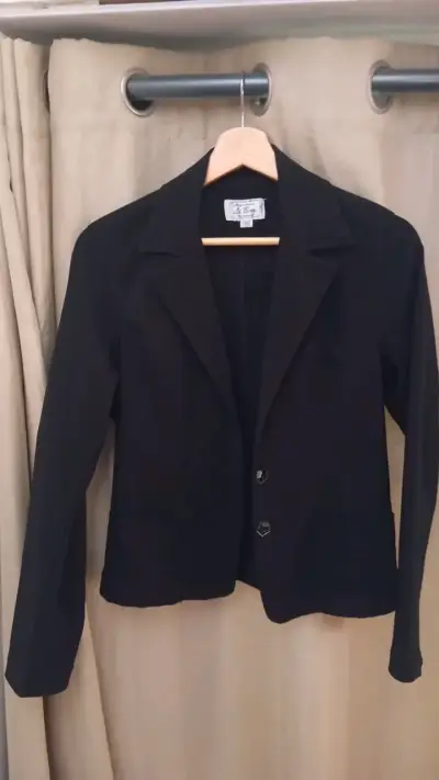 Blazer negro de mujer elegante - miniatura 1