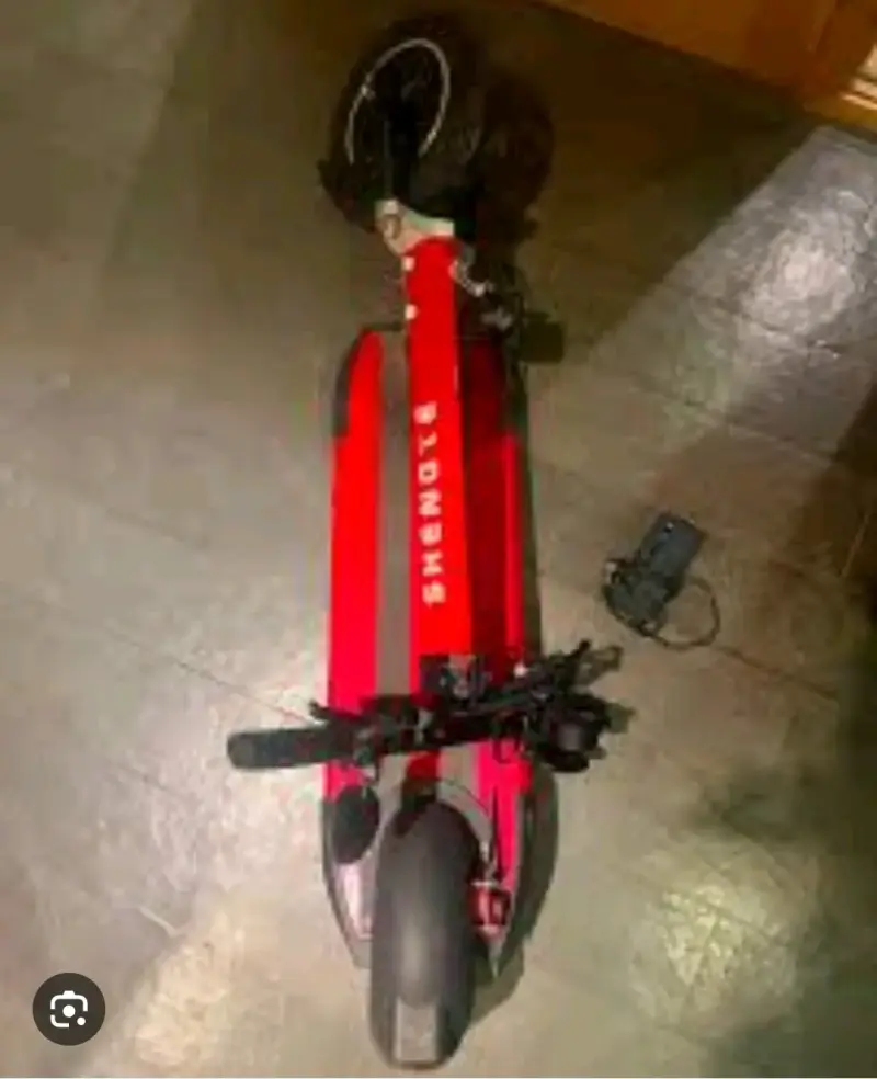 Scooter eléctrico rojo con luces LED - 6