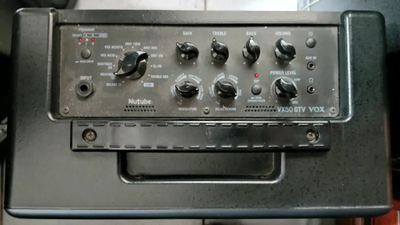 Amplificador Vox VX50 GTV para guitarra - 4