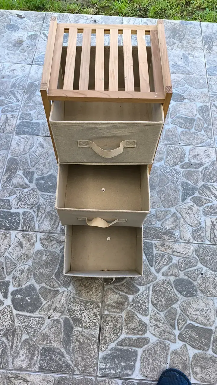 Organizador de madera con cajones de tela - 1