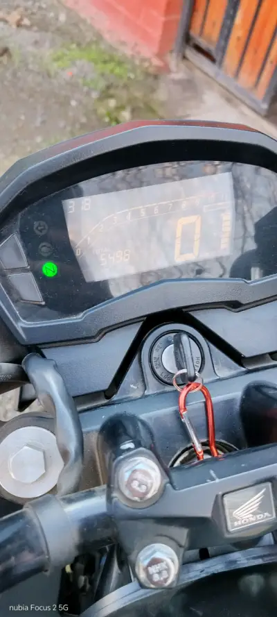 Moto Honda CB250 negra en buen estado - miniatura 6