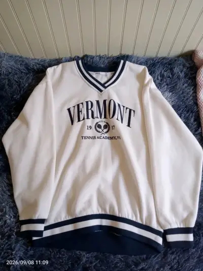 Polerón blanco Vermont estilo deportivo - miniatura 1