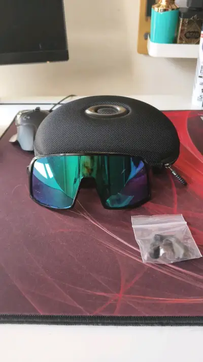 Oakley sutro S en muy buenas condiciones - miniatura 1