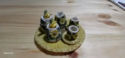 Juego de té decorativo en miniatura con girasoles - miniatura 3