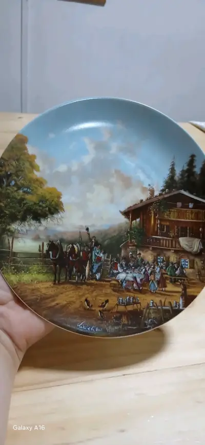 Plato decorativo con escena campestre pintada a mano - miniatura 1