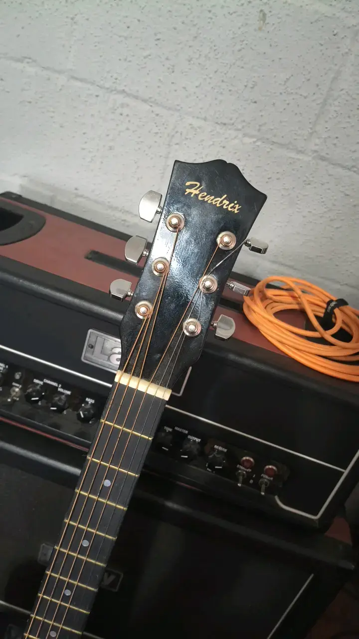 Guitarra acústica negra Hendrix en buen estado - 2