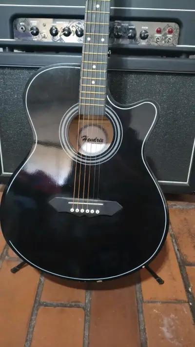 Guitarra acústica negra Hendrix en buen estado - miniatura 3