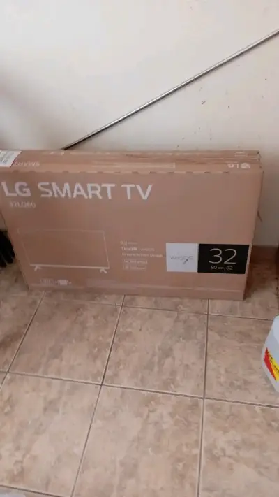 Televisor LG Smart TV 32 pulgadas - miniatura 1