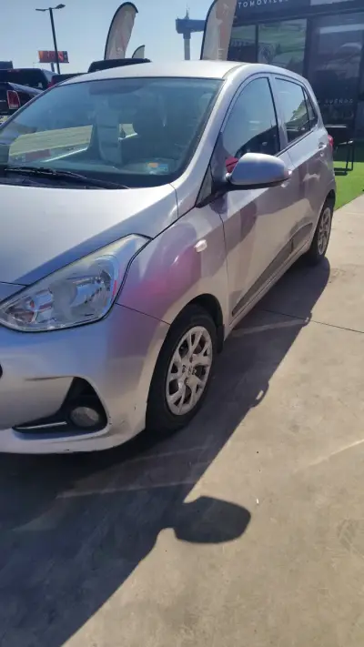 Hyundai  i10 2018 en buen estado - miniatura 2