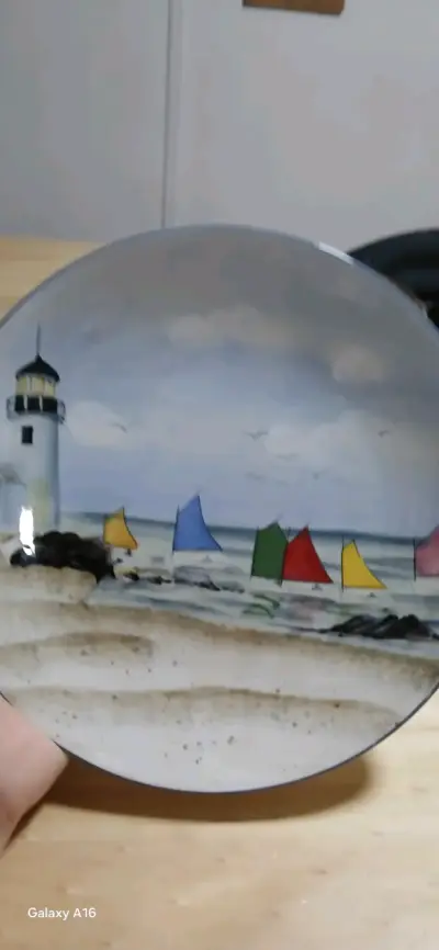 Plato decorativo con diseño de faro y velas - miniatura 1