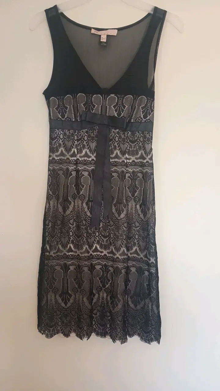 Vestido de encaje negro elegante