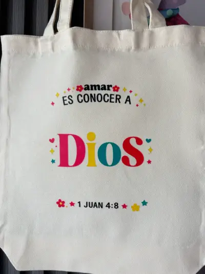 Bolsa de tela con diseño religioso "Amar es conocer a Dios" - miniatura 2