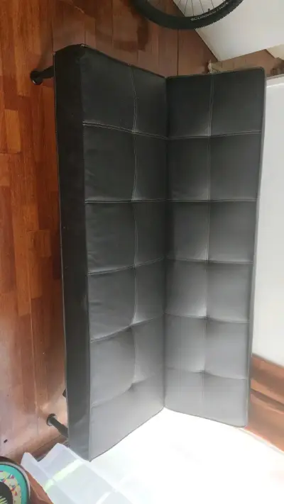 Sofá cama de cuero sintético negro - miniatura 1
