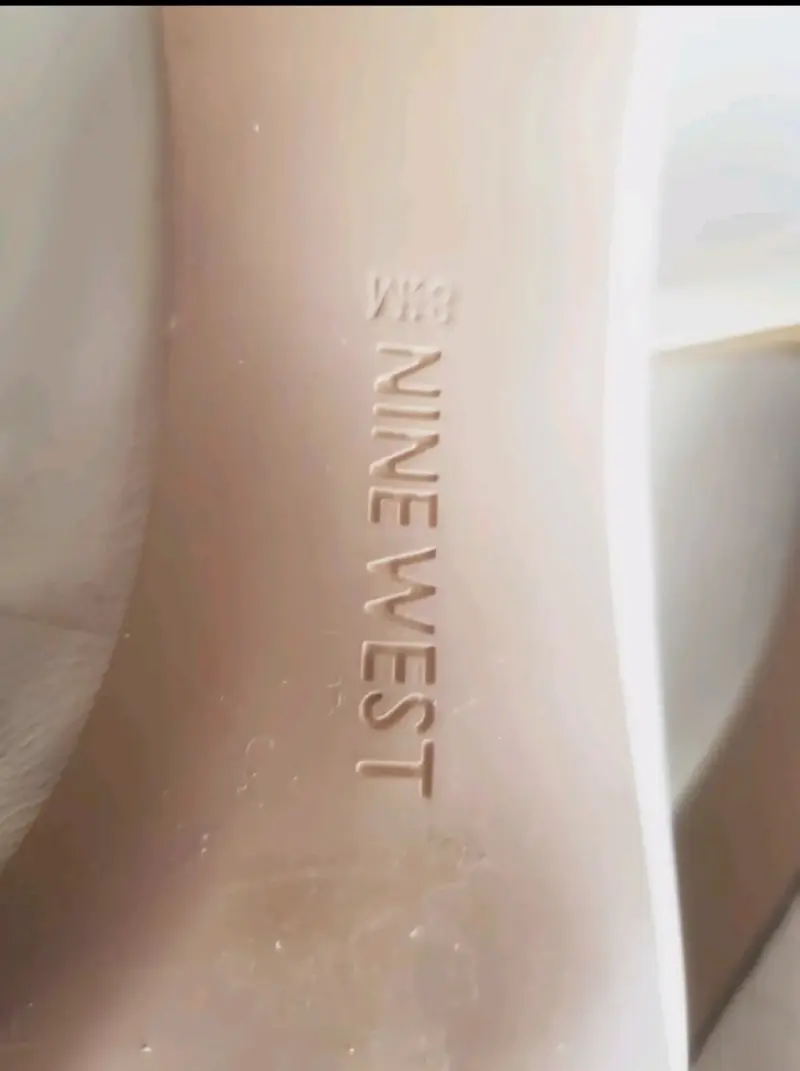 Zapatos de tacón Nine West beige con lazo - 3