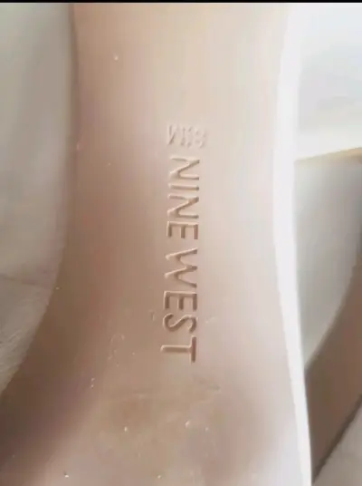 Zapatos de tacón Nine West beige con lazo - miniatura 3