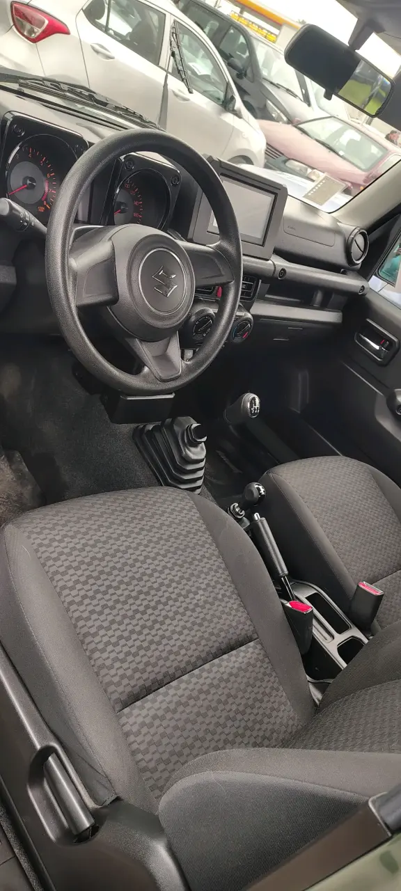 Suzuki Jimny 2023 4x4 en excelente estado - 1