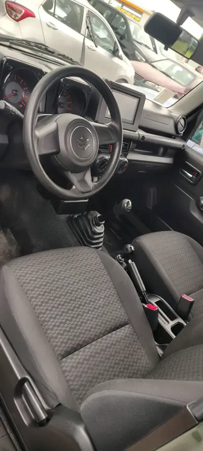 Suzuki Jimny 2023 4x4 en excelente estado - miniatura 1