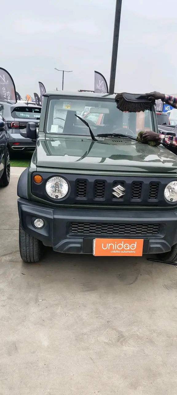 Suzuki Jimny 2023 4x4 en excelente estado - 2