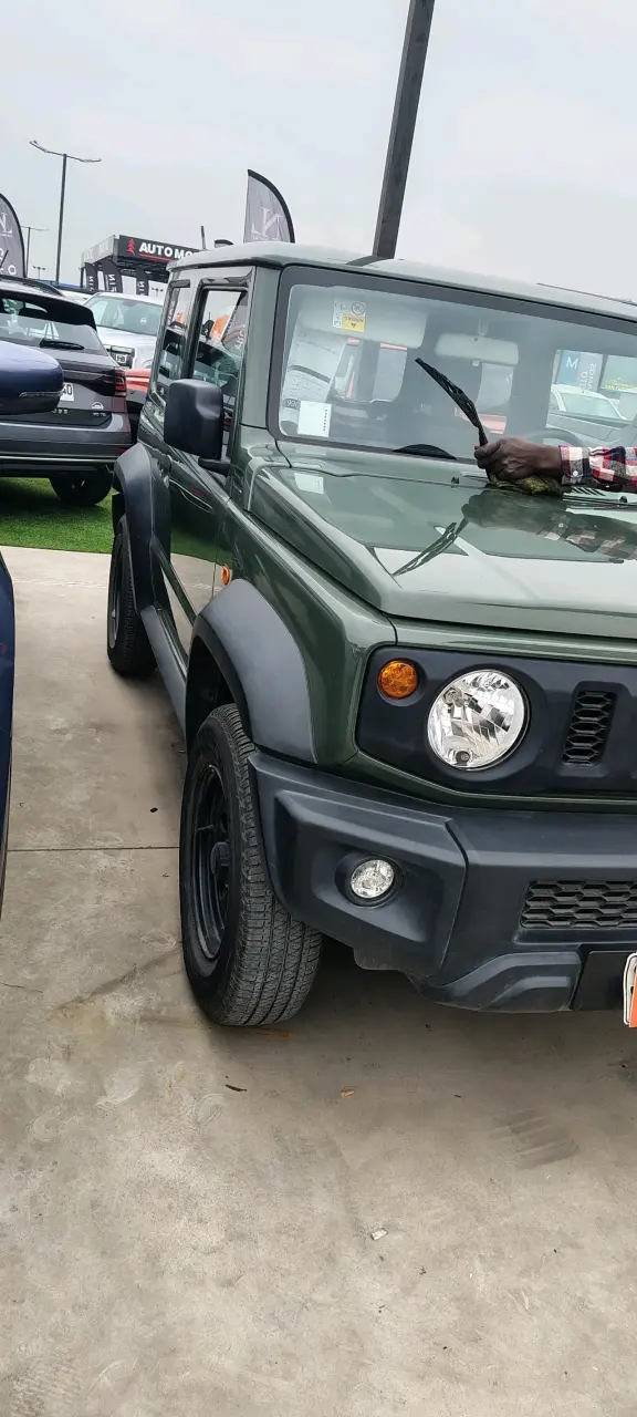 Suzuki Jimny 2023 4x4 en excelente estado - 3