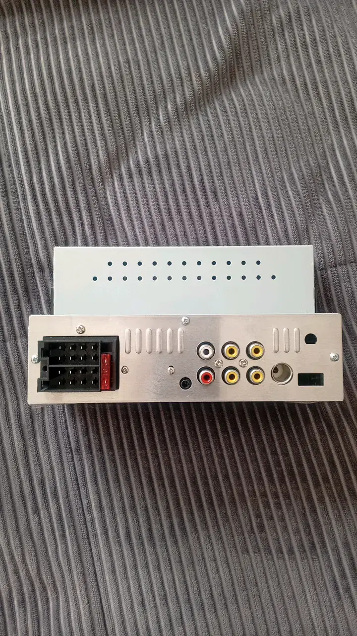 Radio para auto con pantalla táctil y control remoto - 2