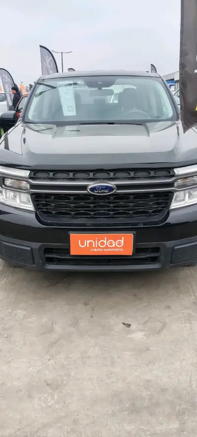 Camioneta Ford Maverick 2024 negra en buen estado - miniatura 1