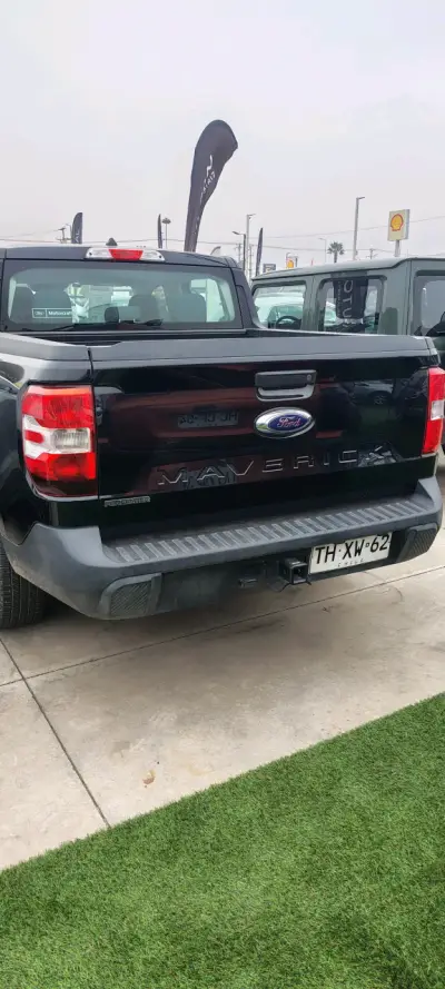 Camioneta Ford Maverick 2024 negra en buen estado - miniatura 4