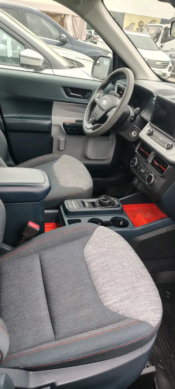 Camioneta Ford Maverick 2024 negra en buen estado - 5