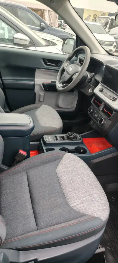 Camioneta Ford Maverick 2024 negra en buen estado - miniatura 5