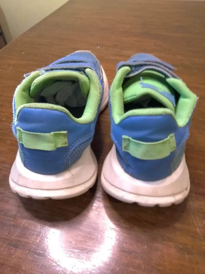 Zapatillas infantiles Adidas azules y ve - 3