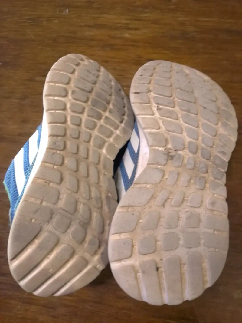 Zapatillas infantiles Adidas azules y ve - 5