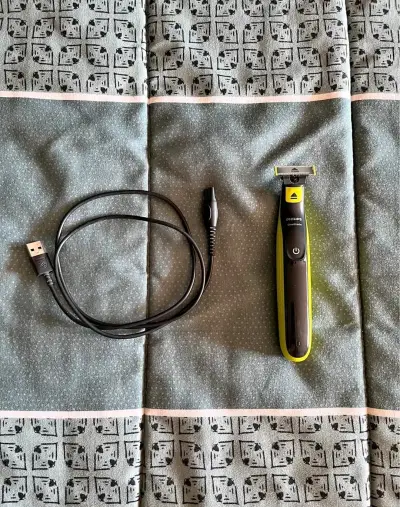 Afeitadora Philips OneBlade con Cargador USB - miniatura 1