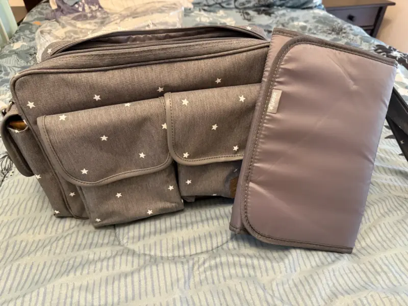 Bolso cambiador de pañales gris con estrellas - 2