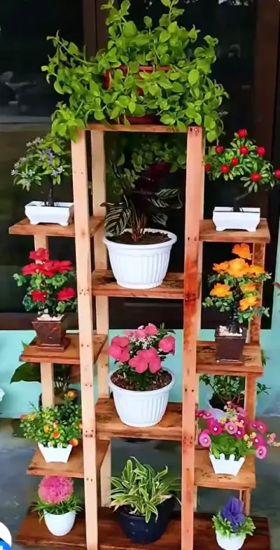 Estante de Madera para Plantas con Diseño Escalonado - miniatura 1