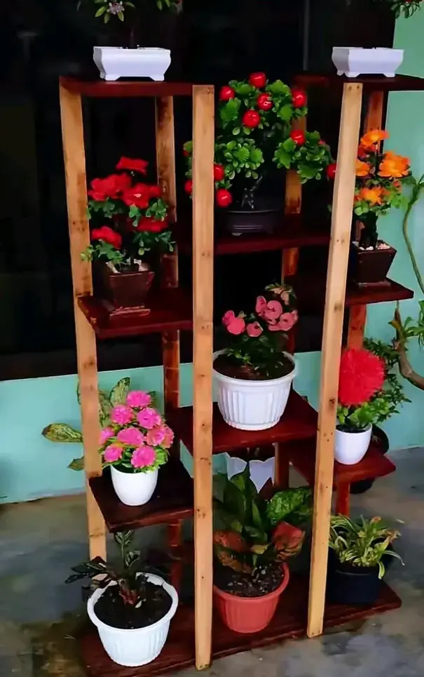 Estante de Madera para Plantas con Diseño Escalonado - 3