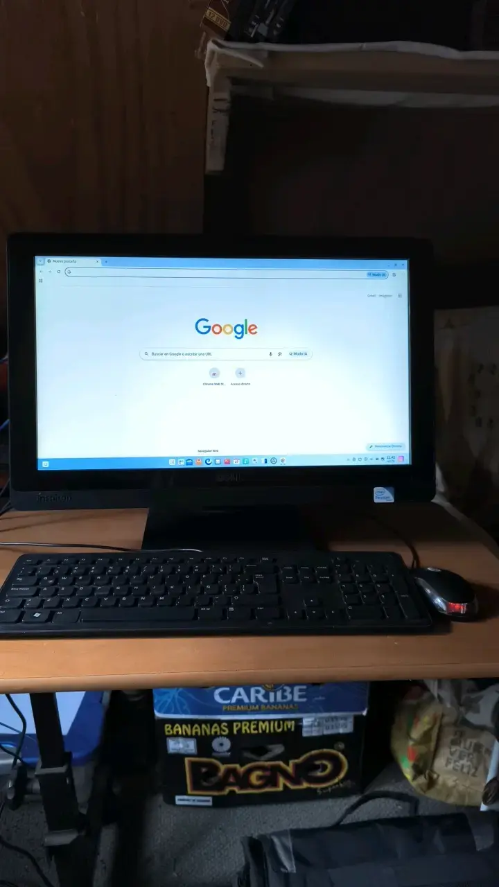 Computador All-in-One Dell Inspiron con teclado y mouse