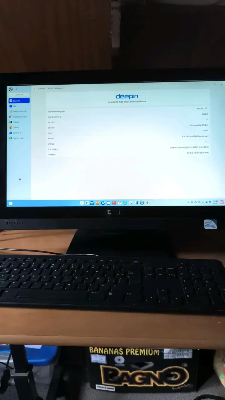Computador All-in-One Dell Inspiron con teclado y mouse - 2