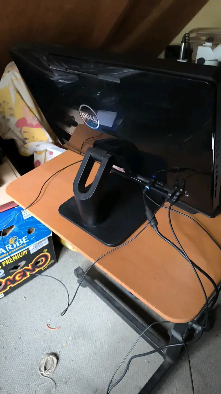 Computador All-in-One Dell Inspiron con teclado y mouse - 3