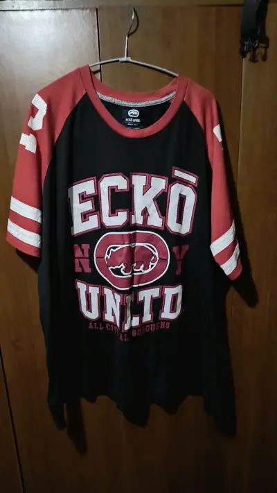 Polera Ecko Unltd negra y roja para hombre - miniatura 1