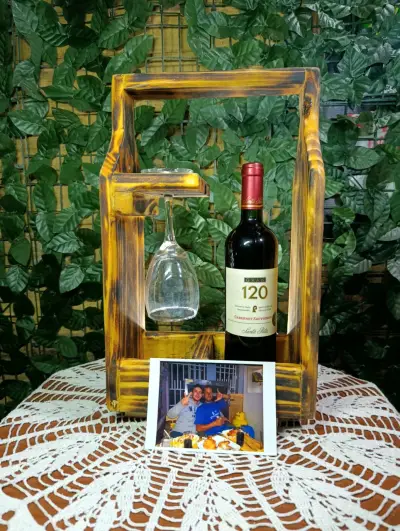 Artesanías Soporte de madera para vino con copa - miniatura 1