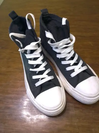 Zapatillas negras de lona con caña alta - miniatura 1