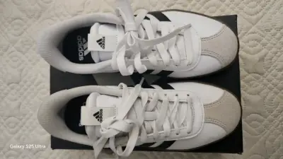Zapatillas deportivas blancas Adidas - miniatura 1