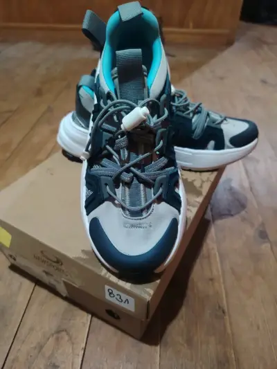 Zapatillas deportivas Lacoste para hombre en azul - miniatura 2
