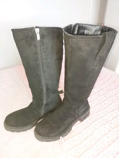 Botas negras de gamuza con cierre lateral - miniatura 3